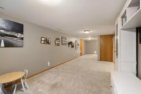 Entry Way - 1206 Southview Ln, Albert Lea, MN 56007 photo 6 of 6