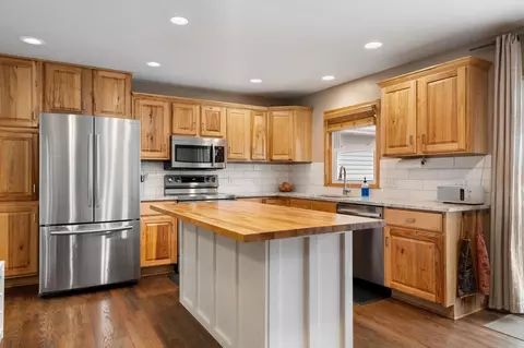 Kitchen - 1206 Southview Ln, Albert Lea, MN 56007 photo 4 of 7