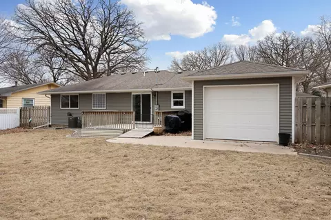 Exterior - 1206 Southview Ln, Albert Lea, MN 56007 photo 4 of 9
