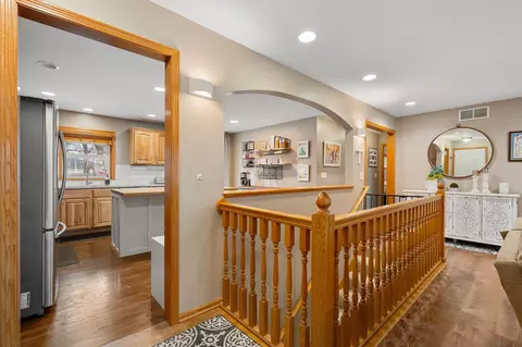 Entry Way - 1206 Southview Ln, Albert Lea, MN 56007 photo 4 of 6