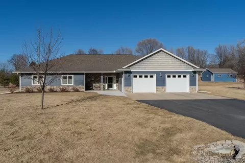 1800 Grant Dr, Mankato, MN 56001