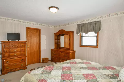 1019 Lilac Ave, Oakes, ND 58474 photo 35