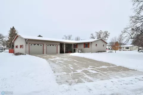 1019 Lilac Ave, Oakes, ND 58474