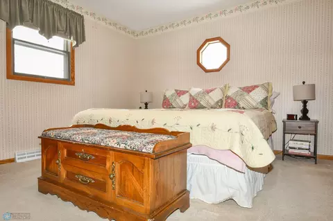 1019 Lilac Ave, Oakes, ND 58474 photo 33