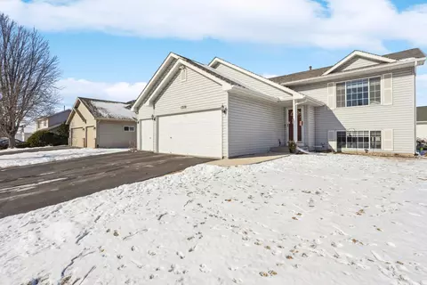 1370 Creekside Dr, Waconia, MN 55387