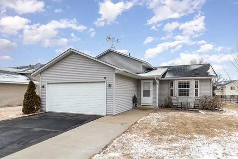 712 Frontier Dr, Belle Plaine, MN 56011