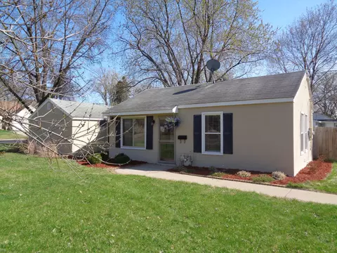 401 W 102nd St, Bloomington, MN 55420