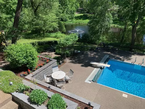 10 Red Fox Rd, North Oaks, MN 55127