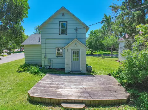 Exterior - 111 E 8th St, Morris, MN 56267 photo 3 of 4