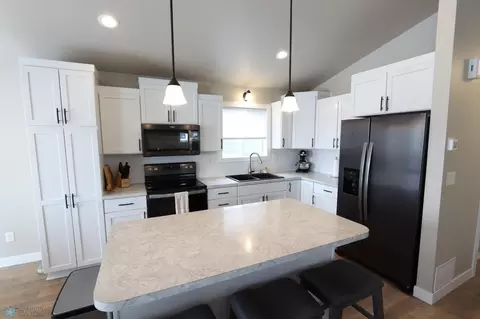 3309 Maple Leaf Loop S, Fargo, ND 58104 photo 4