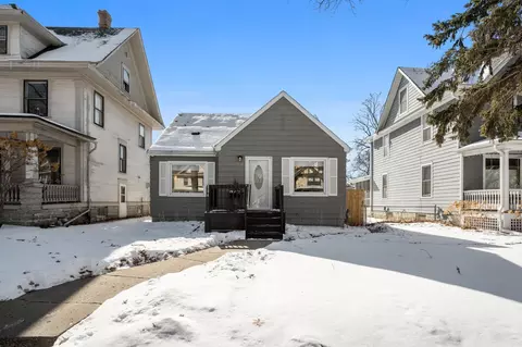 884 Ashland Ave, Saint Paul, MN 55104