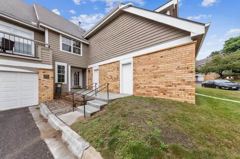 5988 Chasewood Pkwy #104, Minnetonka, MN 55343