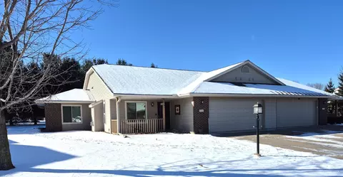2526 Hils Ct #B, Menomonie, WI 54751