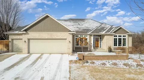 1942 Boiling Springs Cir, Shakopee, MN 55379