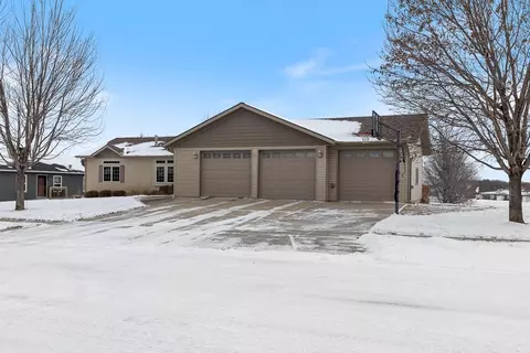 711 Scott St, Marshall, MN 56258 photo 2