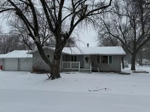208 4th St NE, Fulda, MN 56131