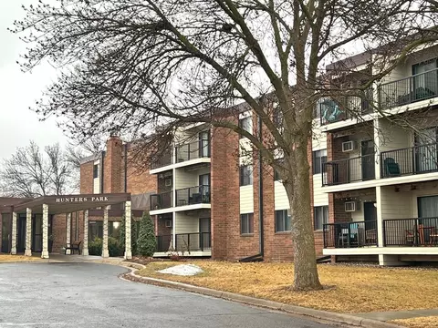 4 Pine Tree Dr #213, Arden Hills, MN 55112