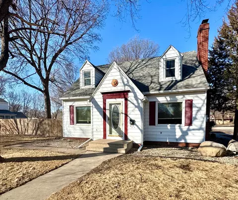 702 9th St SW, Willmar, MN 56201