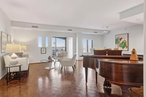 1235 Yale Pl #702, Minneapolis, MN 55403