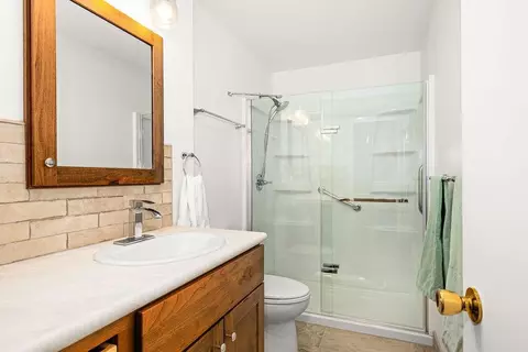 Bath - 410 N 60th Ave E, Duluth, MN 55804 photo 2 of 2