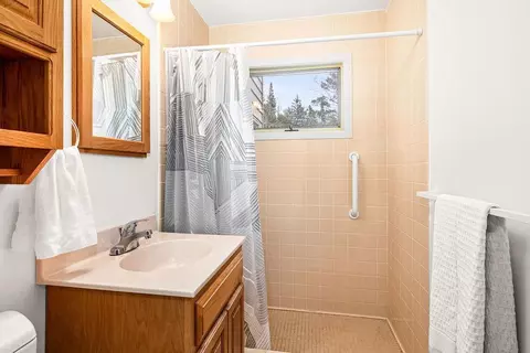 Bath - 410 N 60th Ave E, Duluth, MN 55804 photo 1 of 2