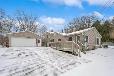 1160 Griffin Ave, Mahtomedi, MN 55115