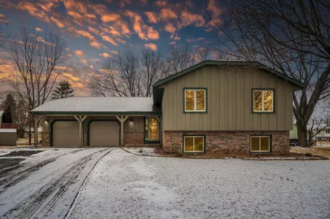 170 Northgate Ct, Chaska, MN 55318