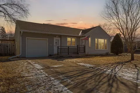 906 16th Ave NE, Rochester, MN 55906