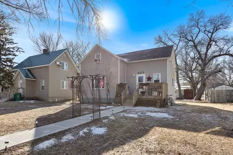 407 Hudson Ave, Marshall, MN 56258 photo 3