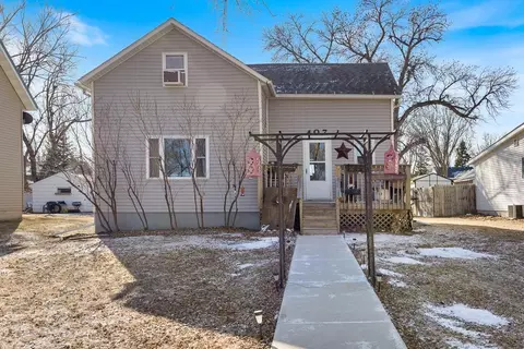 407 Hudson Ave, Marshall, MN 56258 photo 2