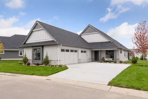 126 Spring Farm Rd, North Oaks, MN 55127