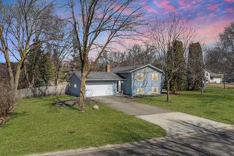 14230 39th Ave N, Plymouth, MN 55447