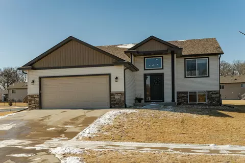 6817 Gaillardia Dr NW, Rochester, MN 55901