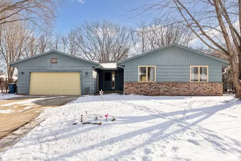 1053 Merritt St, Shakopee, MN 55379