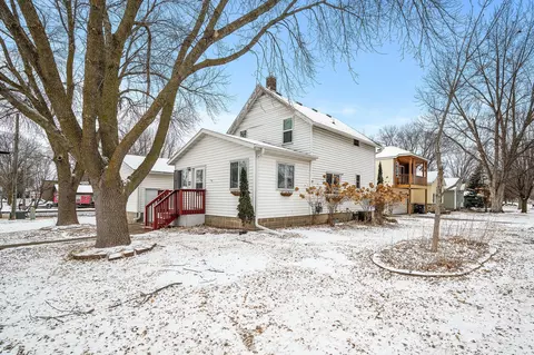 1229 Mcleod Ave N, Glencoe, MN 55336