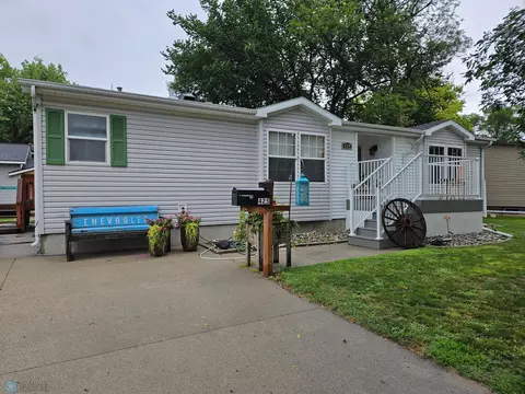 425 3rd St S, Breckenridge, MN 56520