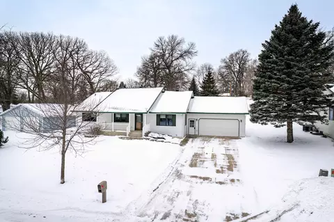 521 Valley Dr, Fergus Falls, MN 56537