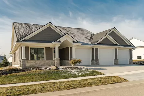2608 Bentley Dr SW, Rochester, MN 55902