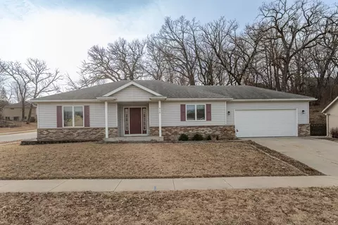 910 Southern Woods Pl SW, Rochester, MN 55902