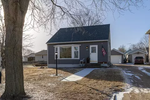 216 N 5th St, Saint Peter, MN 56082
