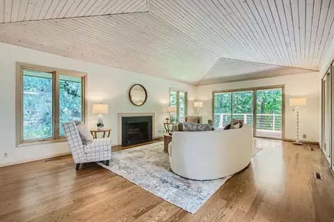 4860 Regents Walk, Shorewood, MN 55331