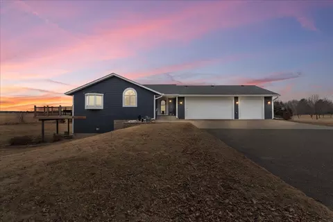 604 Grange Rd, Hudson, WI 54016