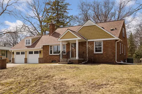 4142 Tonkawood Rd, Minnetonka, MN 55345