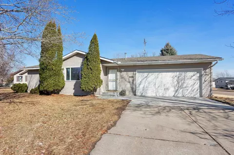 9090 Tanager Cir, Monticello, MN 55362