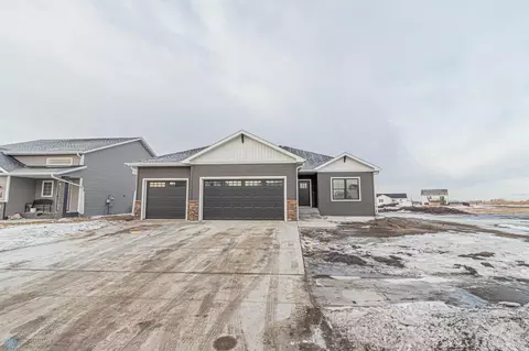 7369 29th St S, Fargo, ND 58104