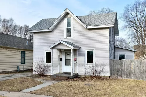 559 Olmstead St, Winona, MN 55987