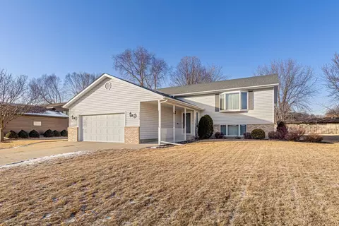 1424 Trailwood Ln SW, Faribault, MN 55021