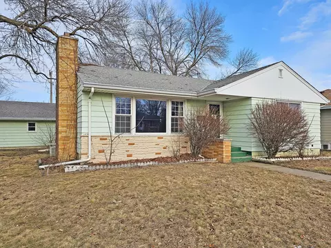 103 Poplar St E, South Saint Paul, MN 55075