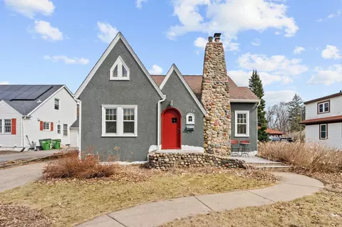 1724 Albert St N, Falcon Heights, MN 55113