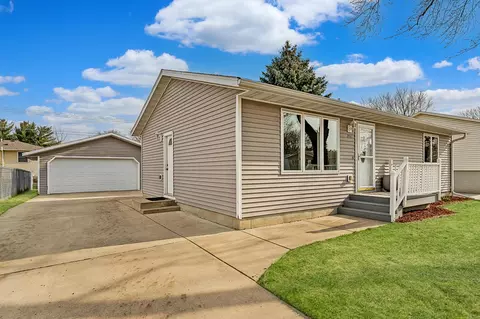 1951 42nd St NW, Rochester, MN 55901
